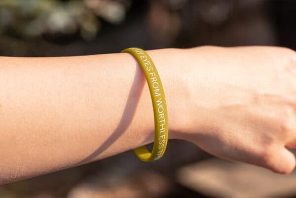 "Turn My Eyes From Worthless Things" Wristband - Image 5