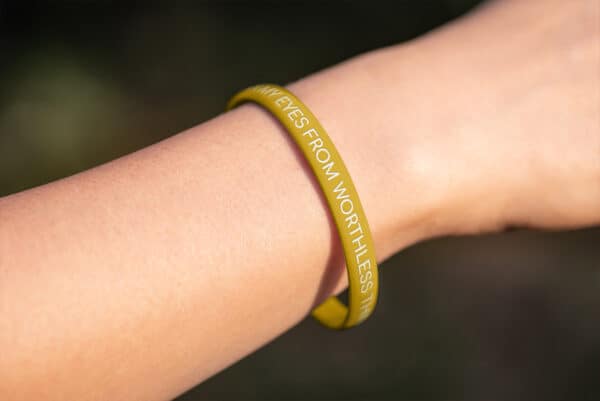 "Turn My Eyes From Worthless Things" Wristband - Image 4