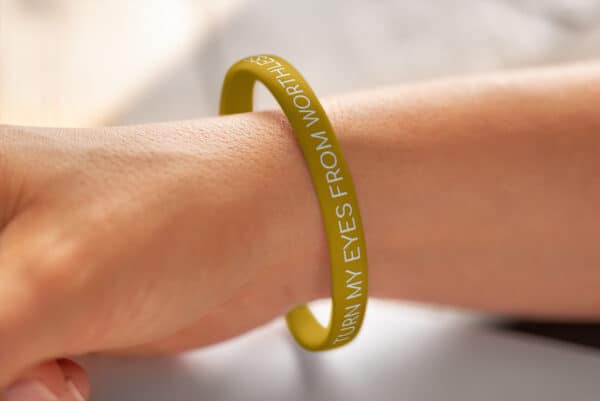 "Turn My Eyes From Worthless Things" Wristband - Image 3